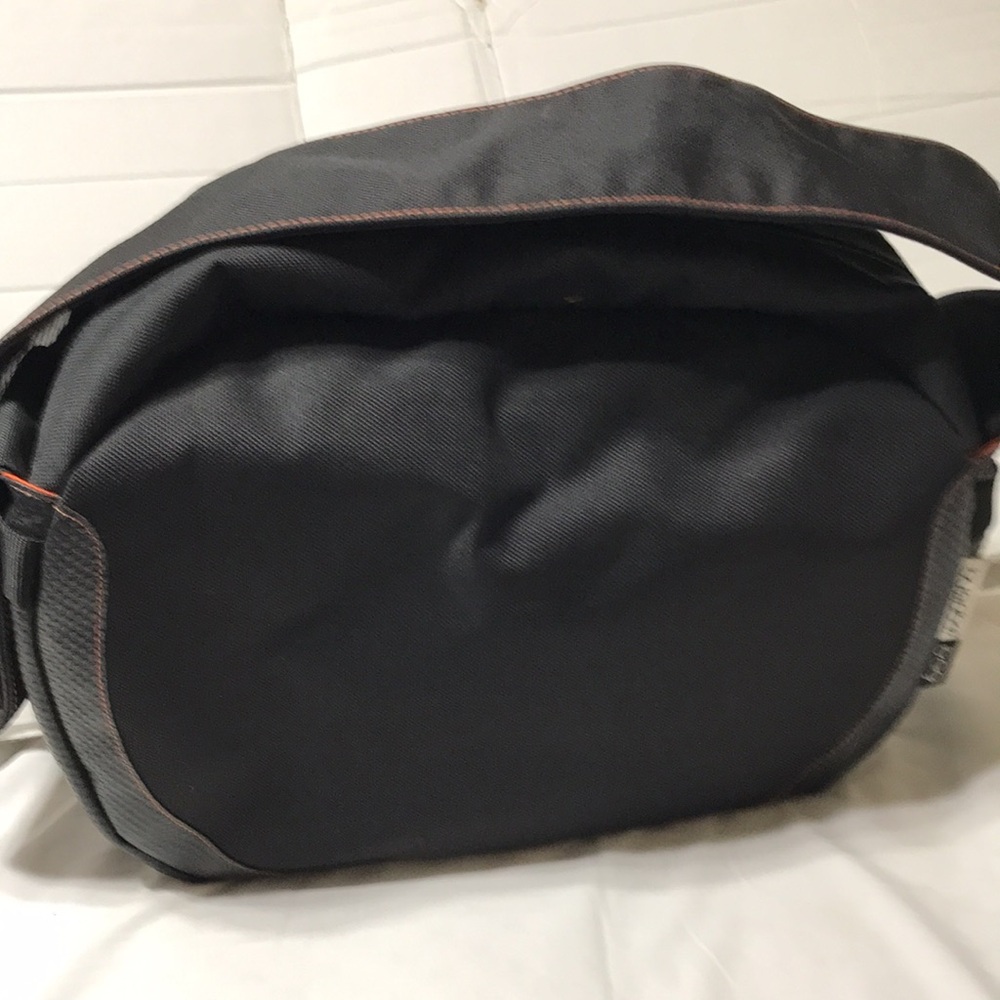 Buoabo nylon padded bag with side slip pockets. EUC
